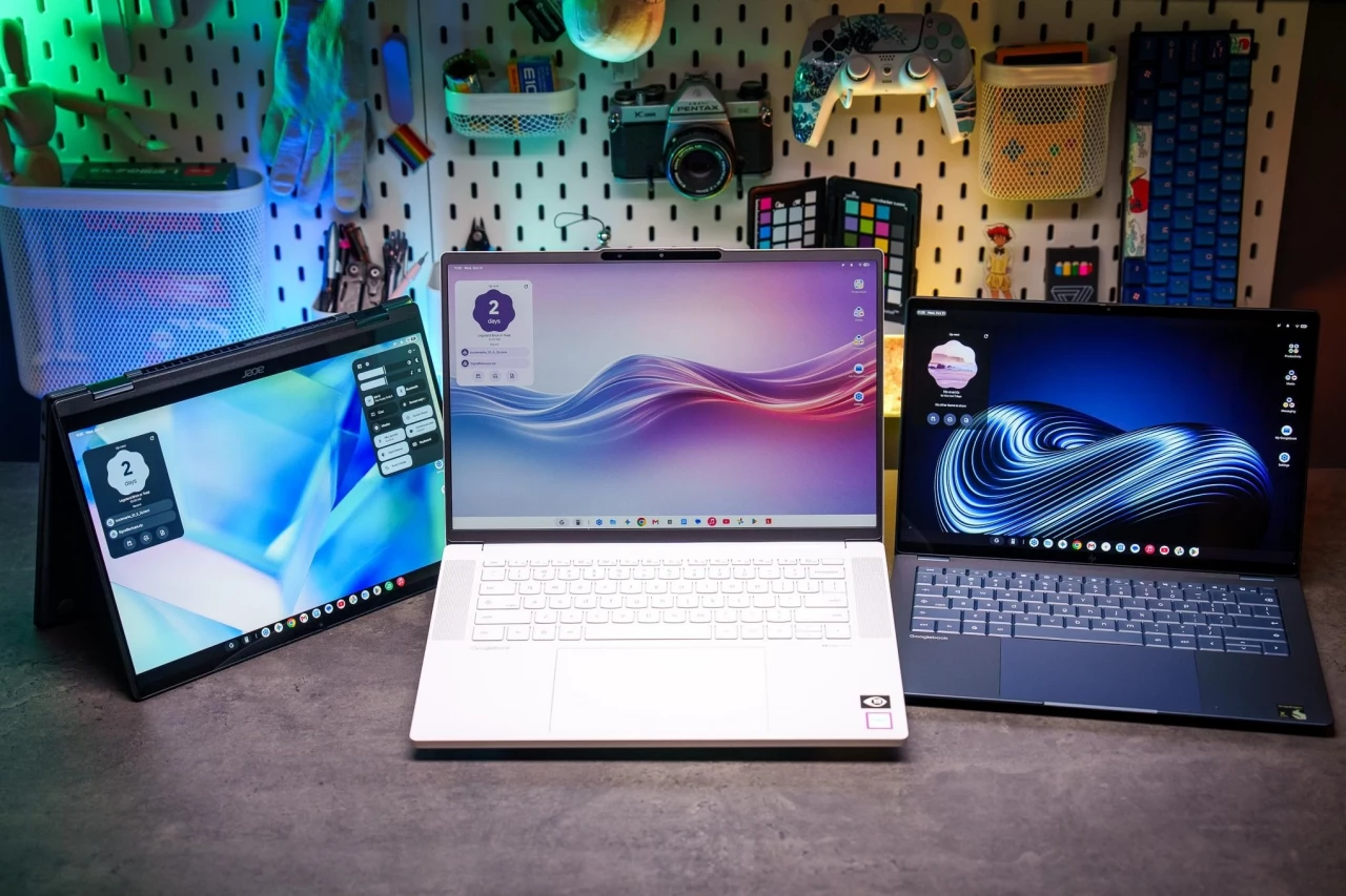 Ноутбуки Acer Googlebook 14 слева, Lenovo Googlebook 15 в центре и HP Googlebook 14 справа