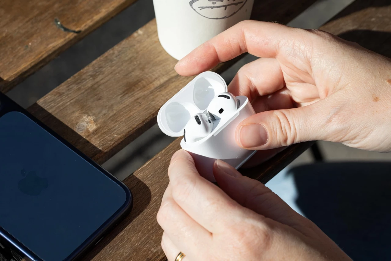 AirPods 5 и зарядный чехол