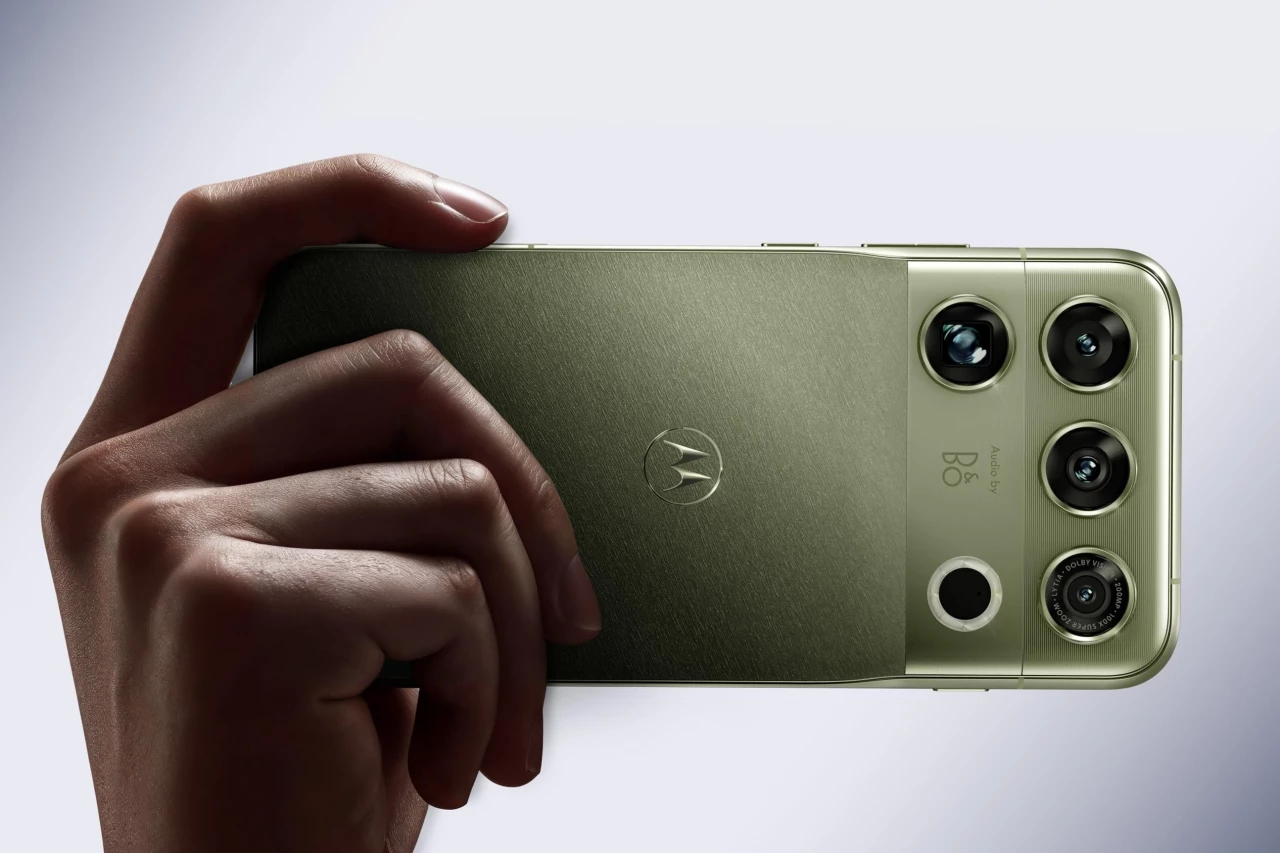motorola-signature-27-neobychnyj-dizajn