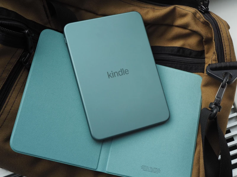 Базовая модель Kindle, Kindle Paperwhite и Kindle Colorsoft в алюминиевых корпусах